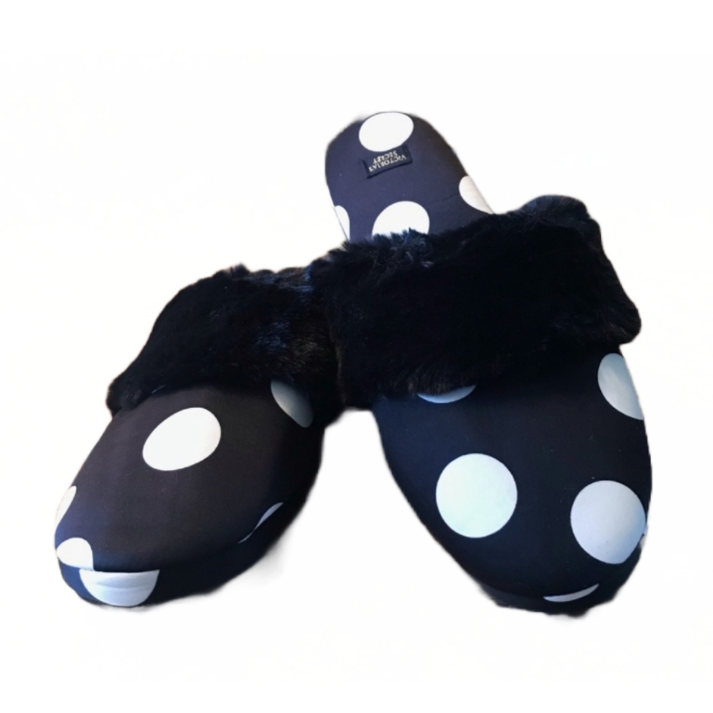 VICTORIA’S SECRET PLUSH POLKA DOT SLIPPERS